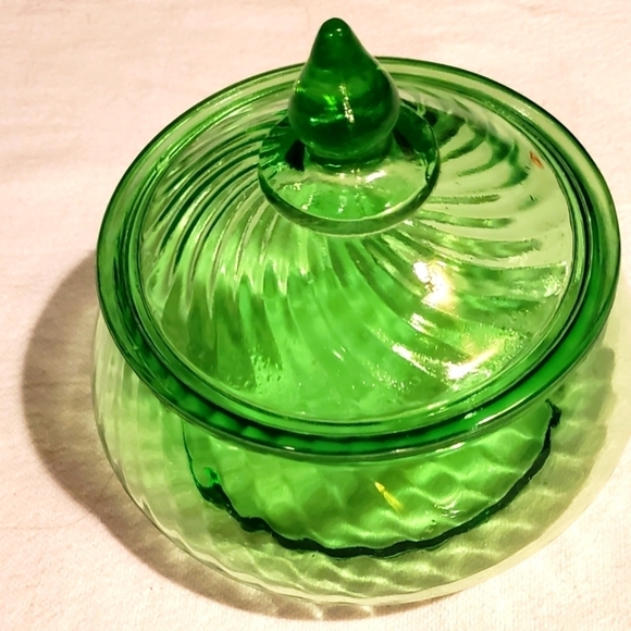 Vintage Spiral Green Hocking Glass Bowl (1928-30) with Lid Depression Glass - Picture 5 of 15